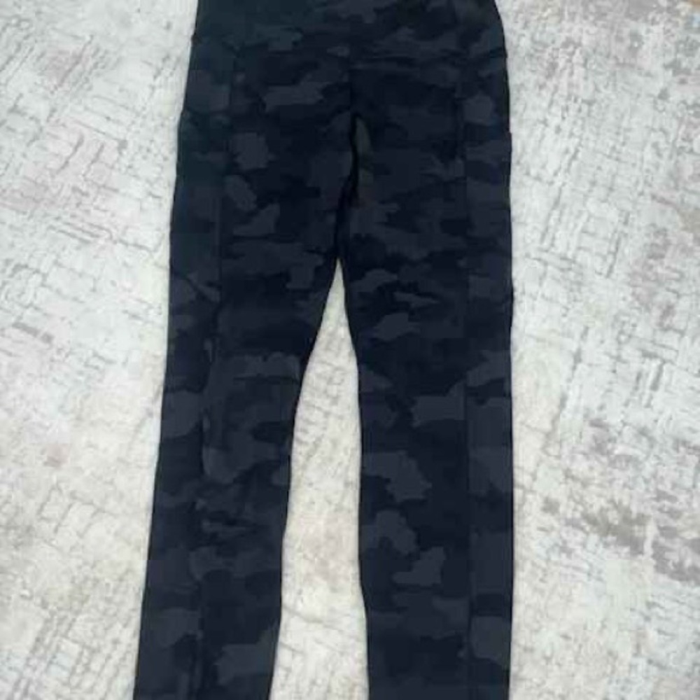 lululemon athletica Black and Gray Leggings Sleek Camo Design